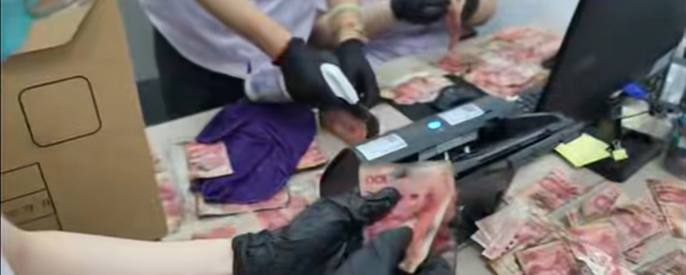 Man Gets 82,000 Yuan Back After Rain and Sun Turn 100,000 Yuan Cash Into Moldy Brick