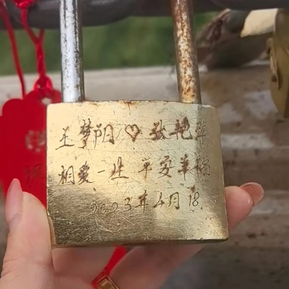 Love Lock on Mountain Reunites Online Stranger With Couple and Their Baby 3 Years Later