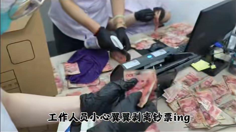 Man Gets 82,000 Yuan Back After Rain and Sun Turn 100,000 Yuan Cash Into Moldy Brick