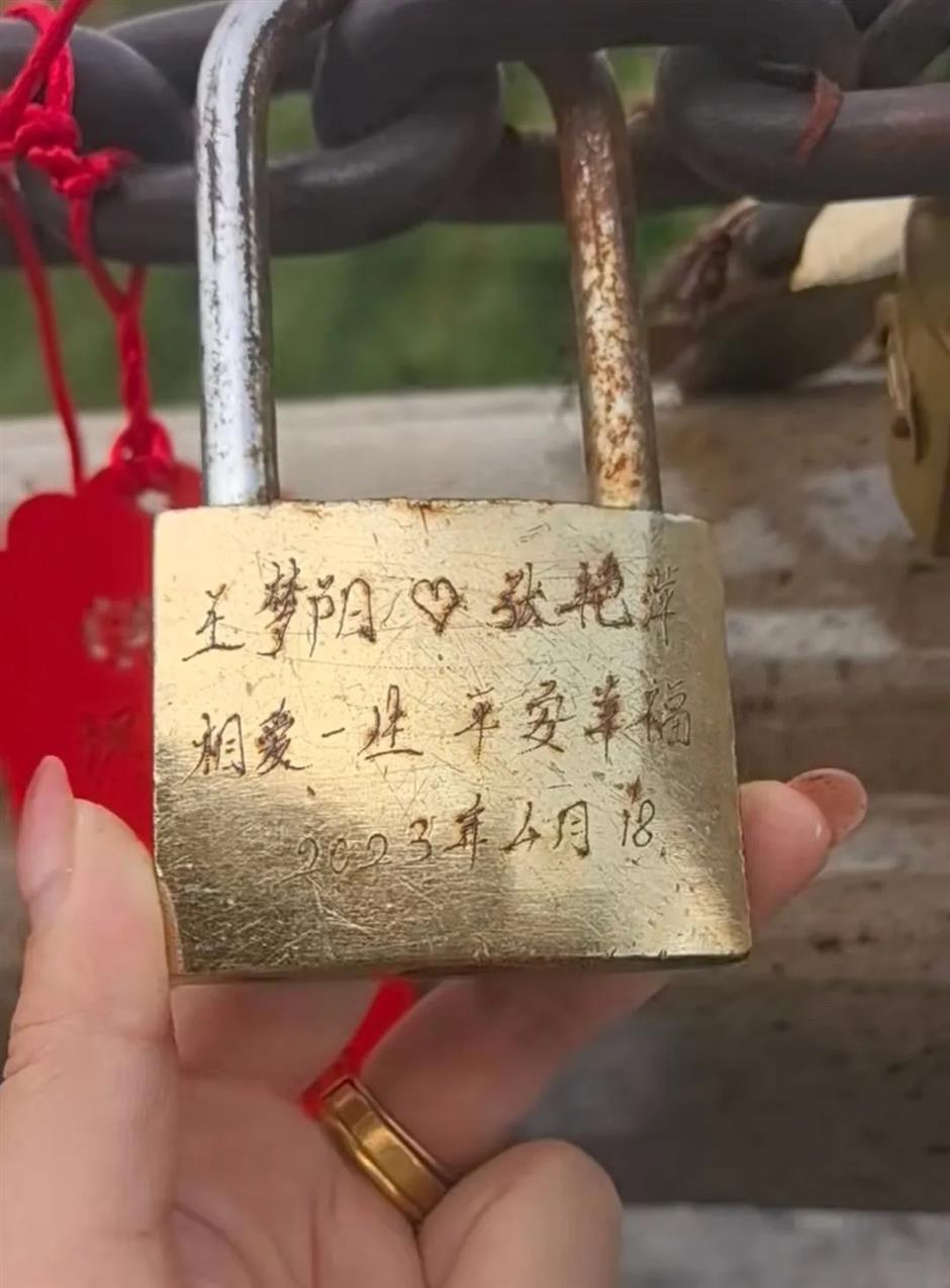 Love Lock on Mountain Reunites Online Stranger With Couple and Their Baby 3 Years Later