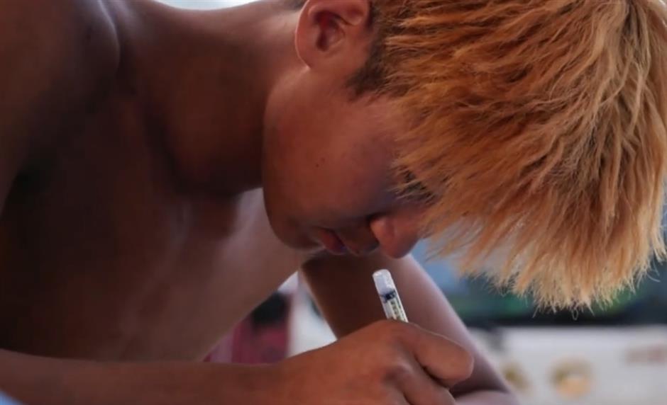 Teenage Boy's Letter to Absent Mother Moves Millions on Douyin