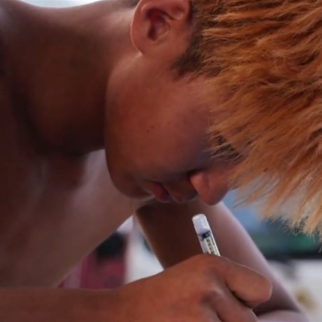 Teenage Boy's Letter to Absent Mother Moves Millions on Douyin