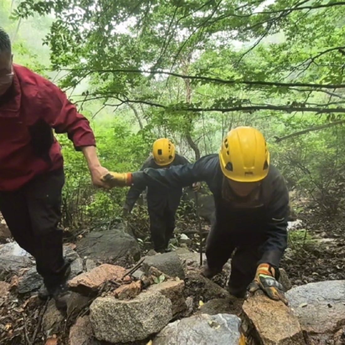 Elderly Pair Lost for 30 Hours After Superstition Keeps Them Silent During Rescue