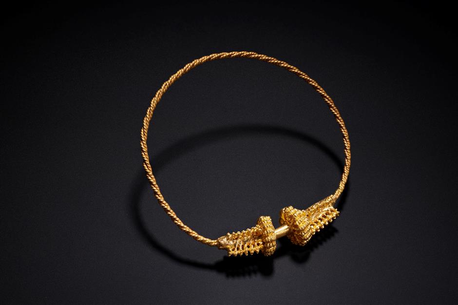 'Recreates Gestures' for Creating Iron Age Gold Necklace