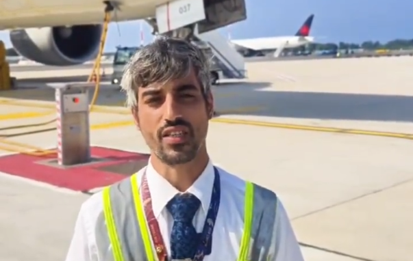 Italian Airport Staffer Stuns Chinese Travelers with Perfect Beijing Accent
