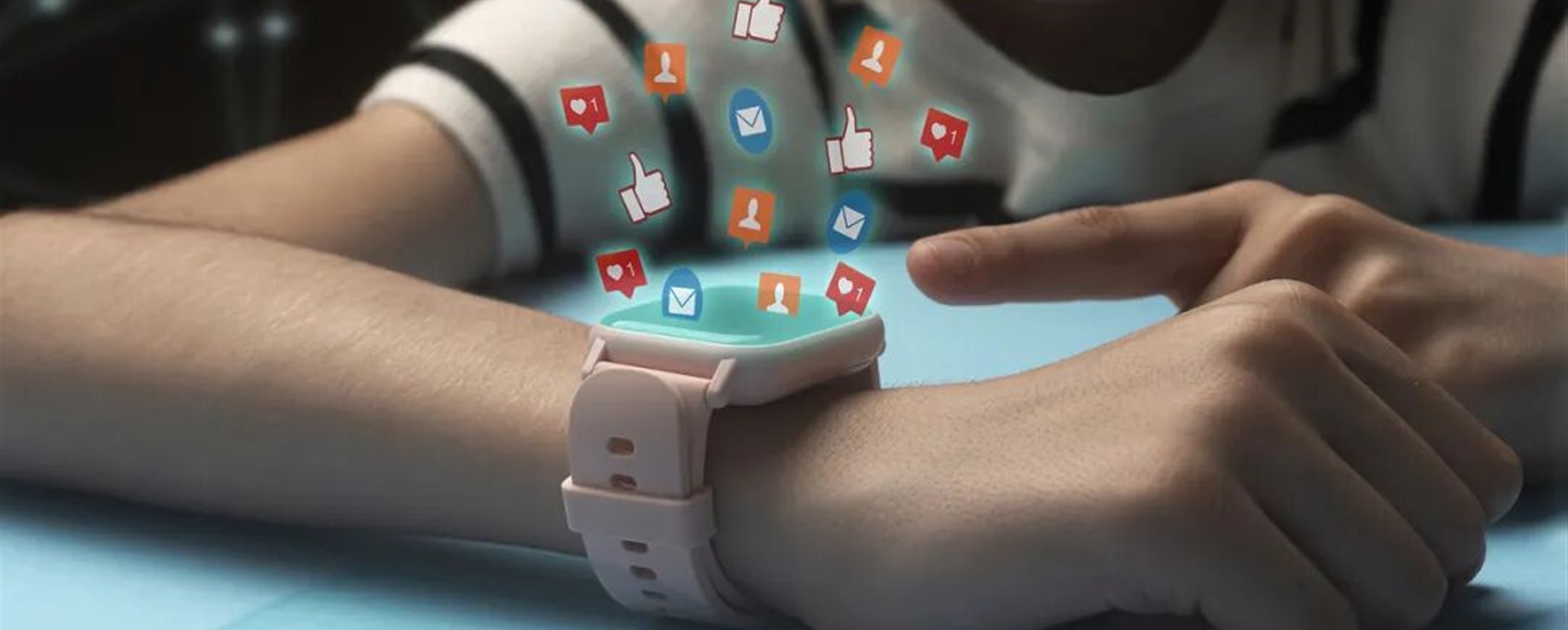 Chinese Parents Alarmed as Children Join 10+ Online Groups Through Smartwatches and Phones