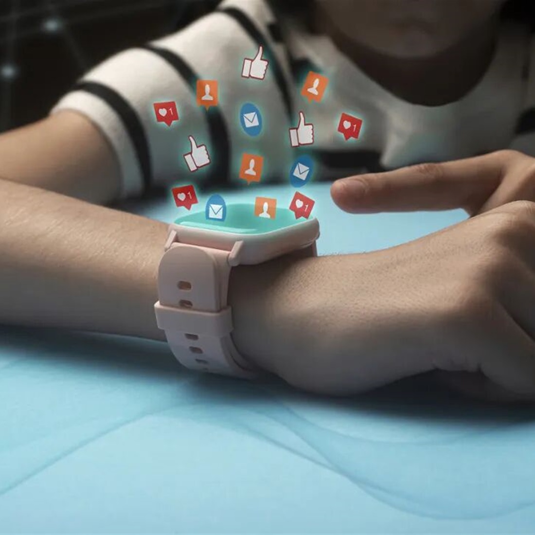 Chinese Parents Alarmed as Children Join 10+ Online Groups Through Smartwatches and Phones