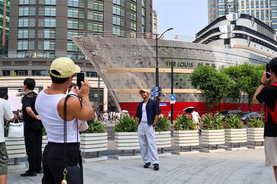 [Weather] Shanghai to See Strong Winds, Rain on Sunday as Typhoon Dolphin Moves Closer