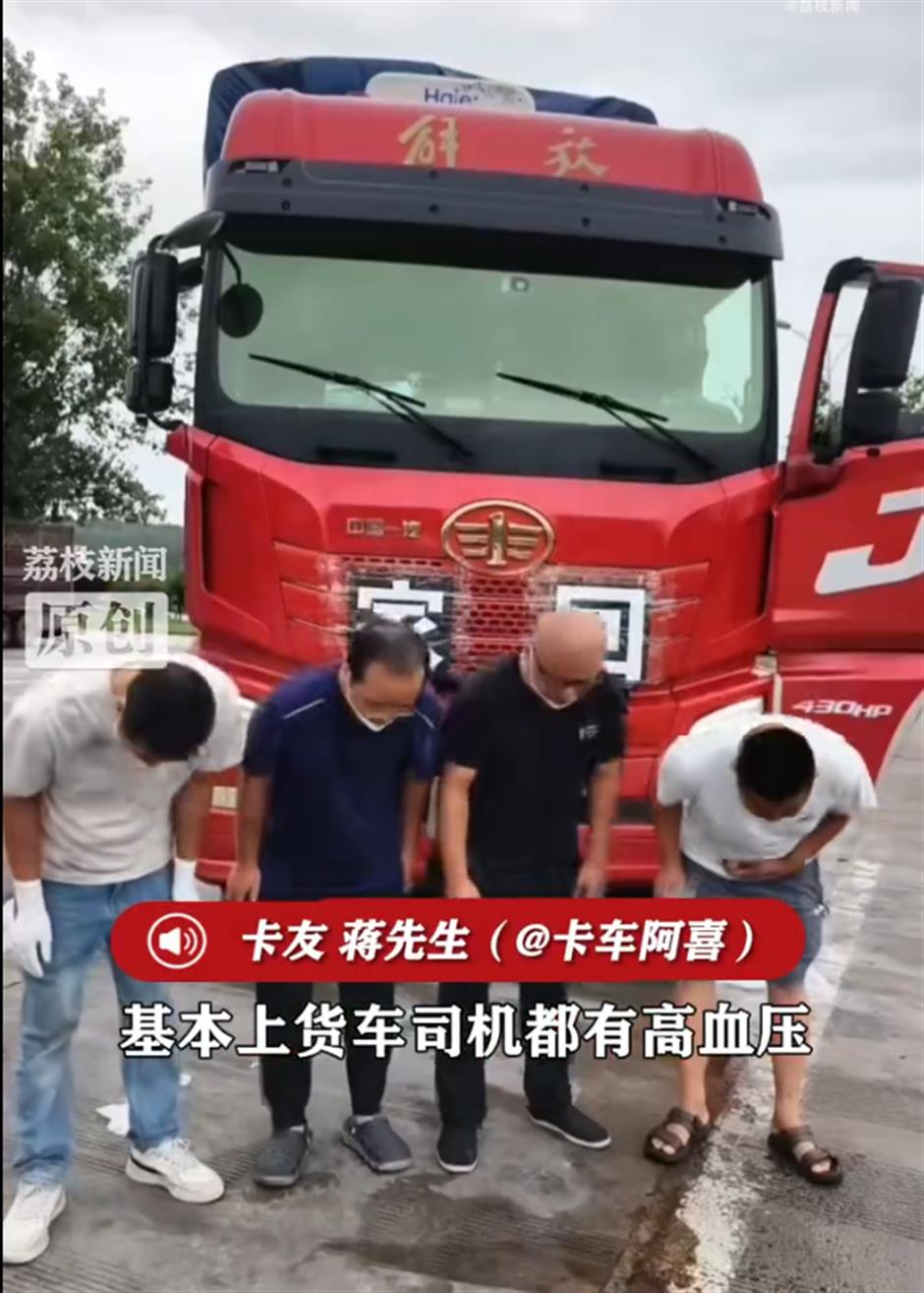 4 Truckers Drive 1,000km to Return Dead Driver's Vehicle to Family