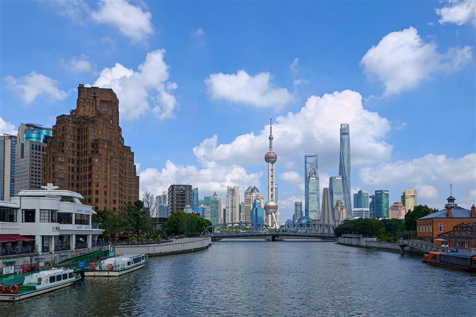 [Weather] Cute Name, Fierce Bite: Shanghai Braces for Dolphin Impact