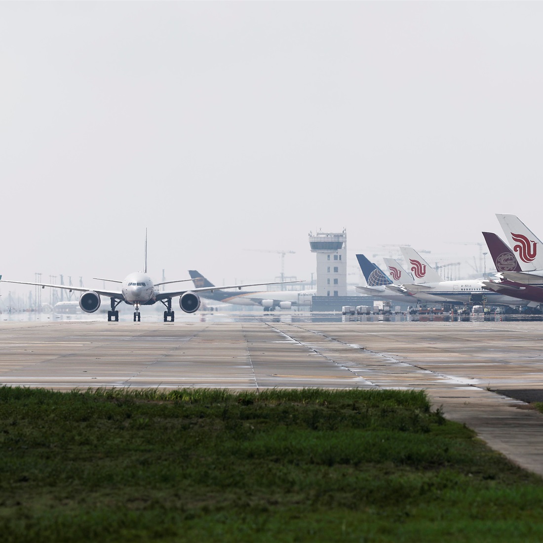 60 Percent of Shanghai Flights Canceled as Typhoon Dolphin Approaches