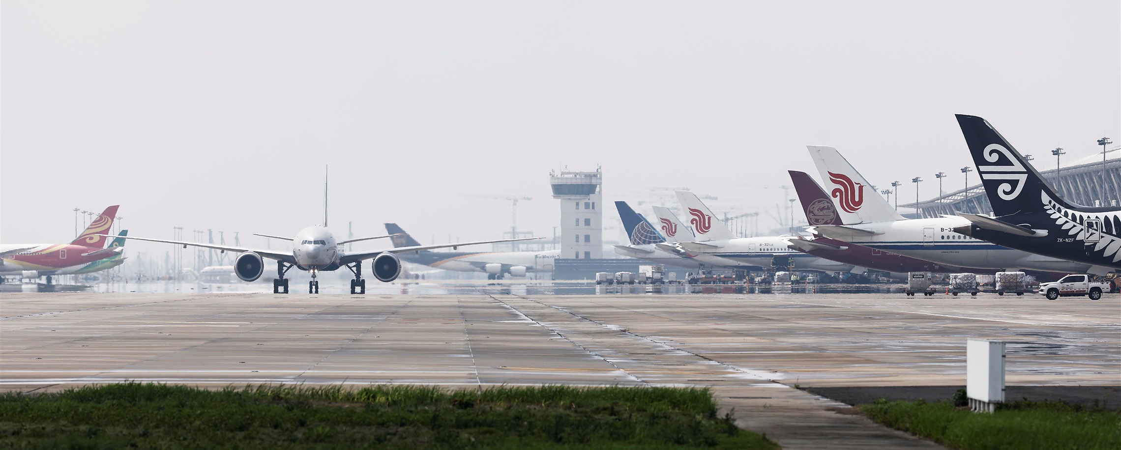 60 Percent of Shanghai Flights Canceled as Typhoon Dolphin Approaches