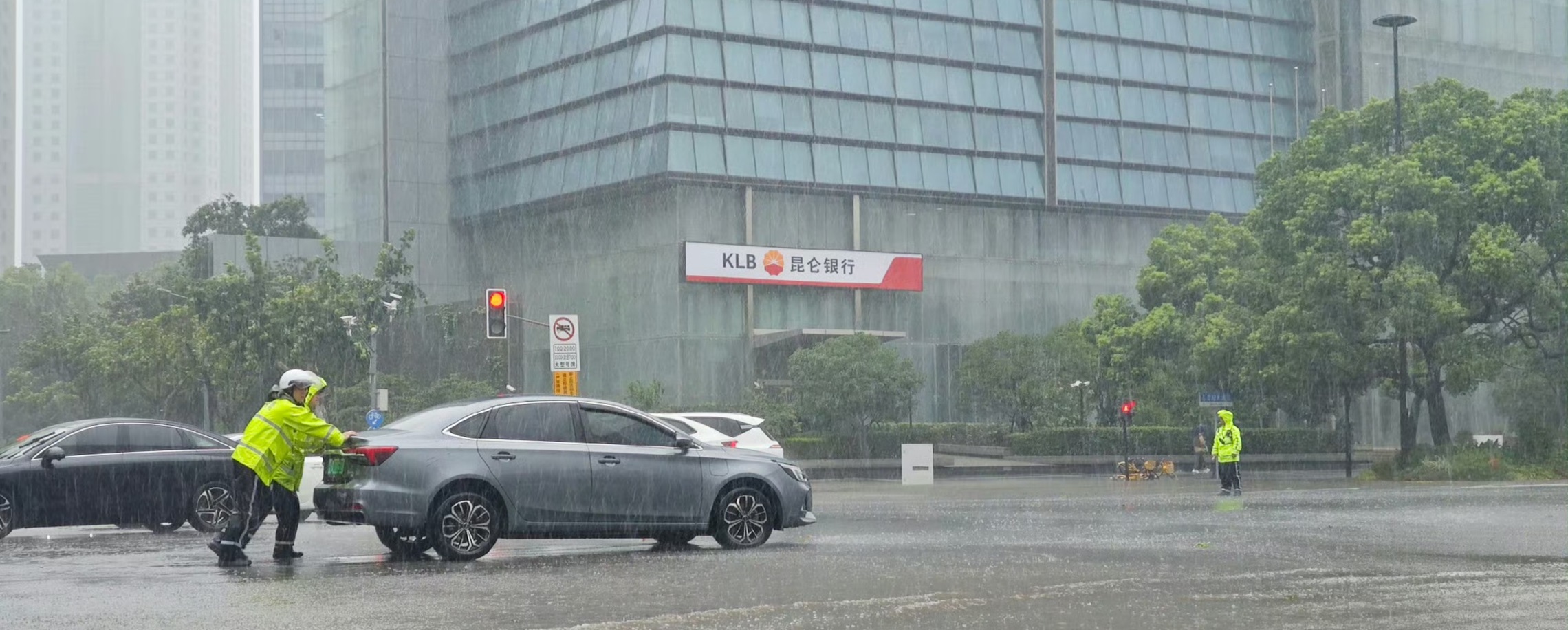 Shanghai Issues Red Rainstorm Warning As Typhoon Dolphin Nears