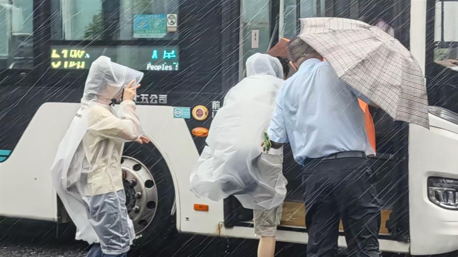 [Quick News] Metro Services Resume as Flights, Trains Also Back on Track