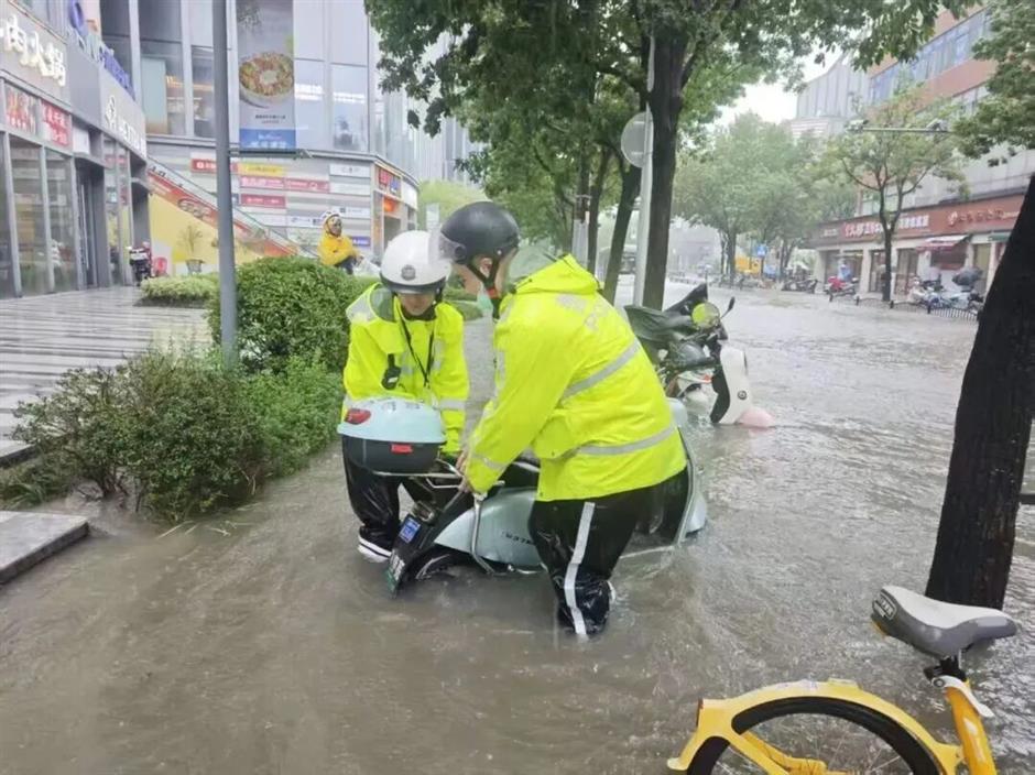 [Quick News] Metro Services Resume as Flights, Trains Also Back on Track