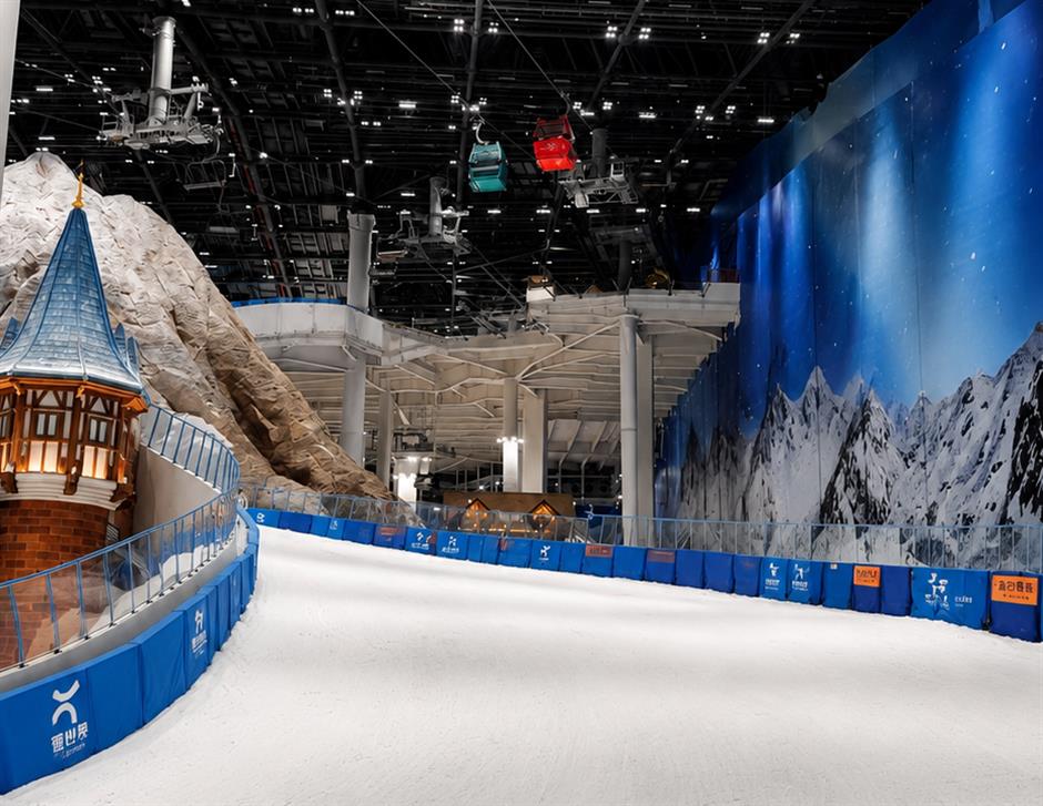 [Try This] We Visited The World's Largest Indoor Ski Resort
