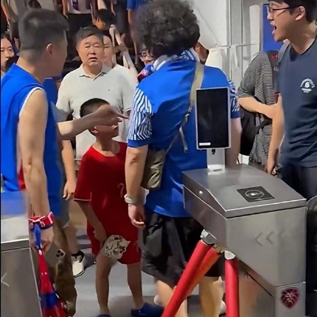 Boy In Wu Lei China Jersey Harassed After Shanghai Shenhua Loss