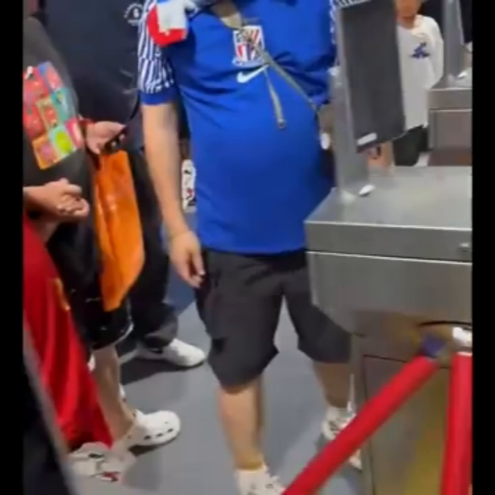 3 Shenhua Fans Detained For Abusing Father of Boy in Wu Lei Jersey