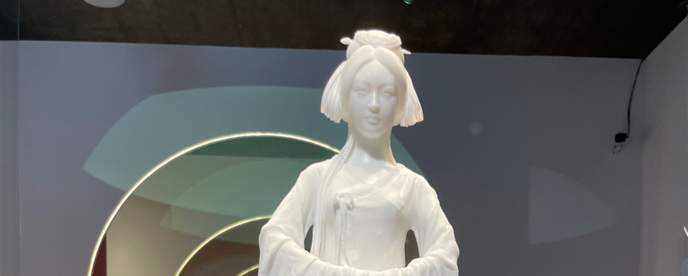 A Father-Son Bet Inspired a Porcelain Masterpiece With 6 Billion Views