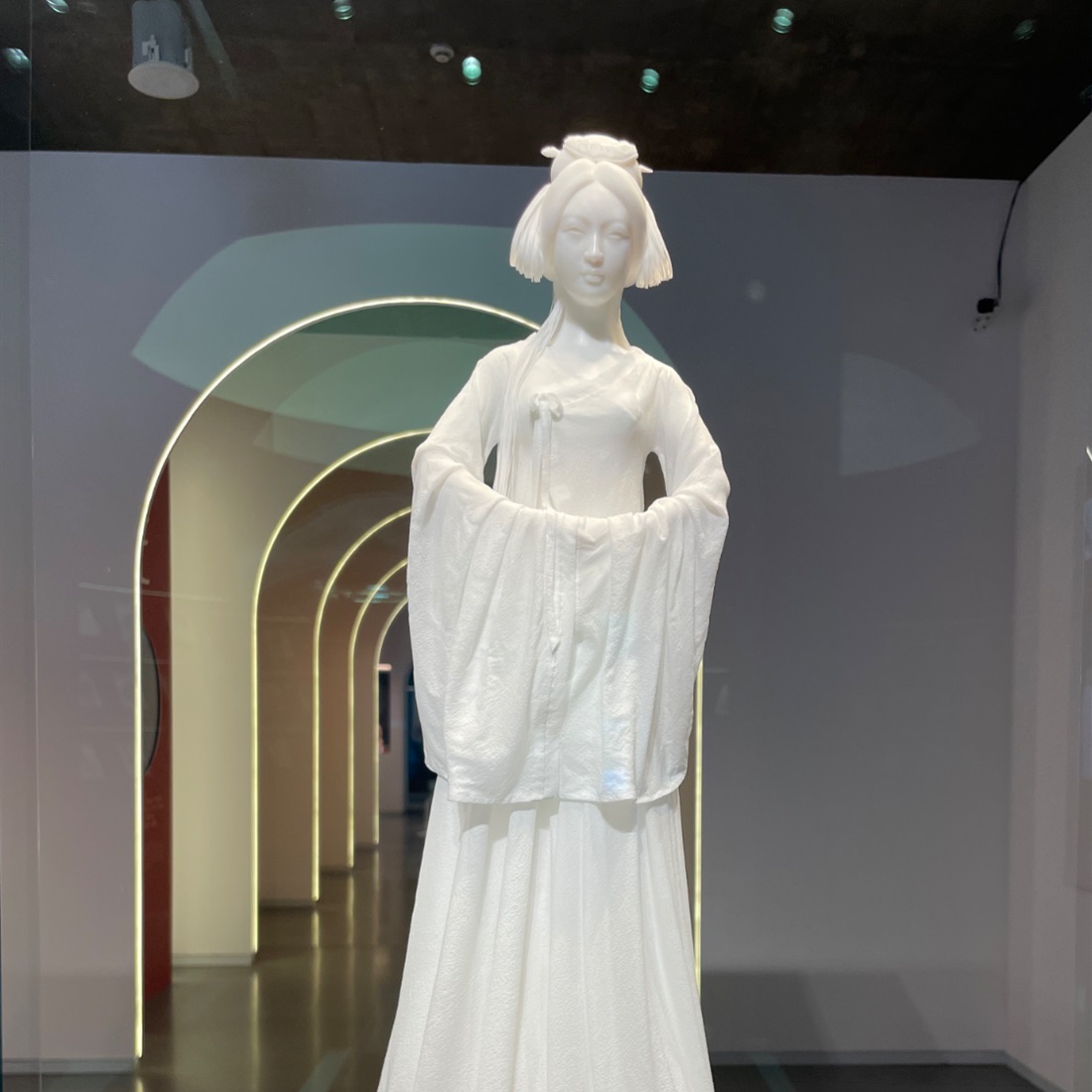 A Father-Son Bet Inspired a Porcelain Masterpiece With 6 Billion Views