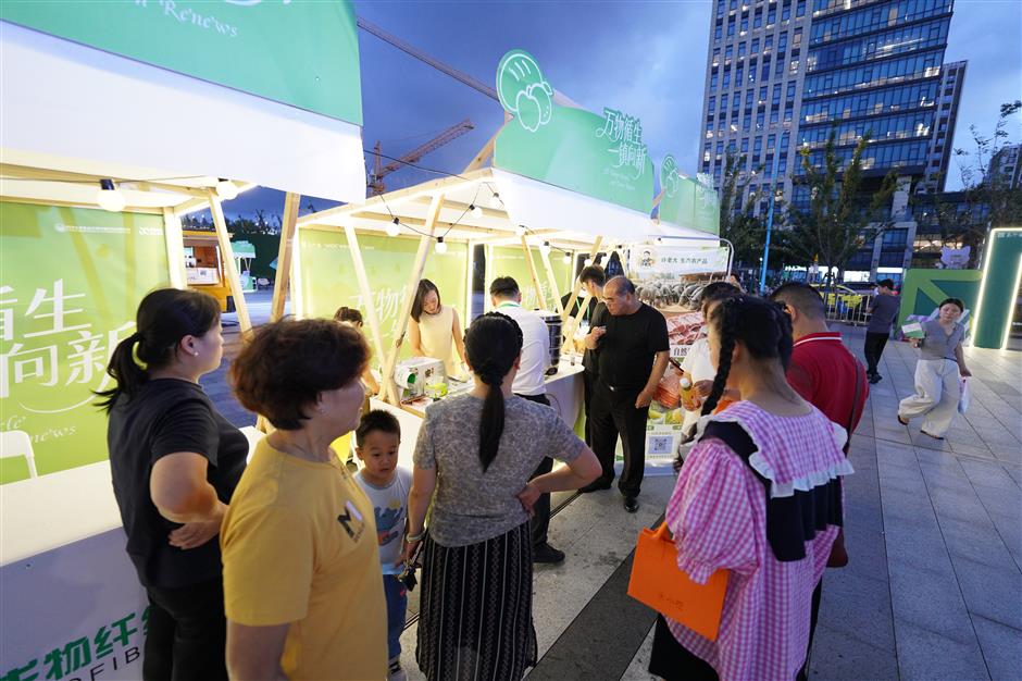 Fashion Season Lights Up Wenzaobang Riverbank