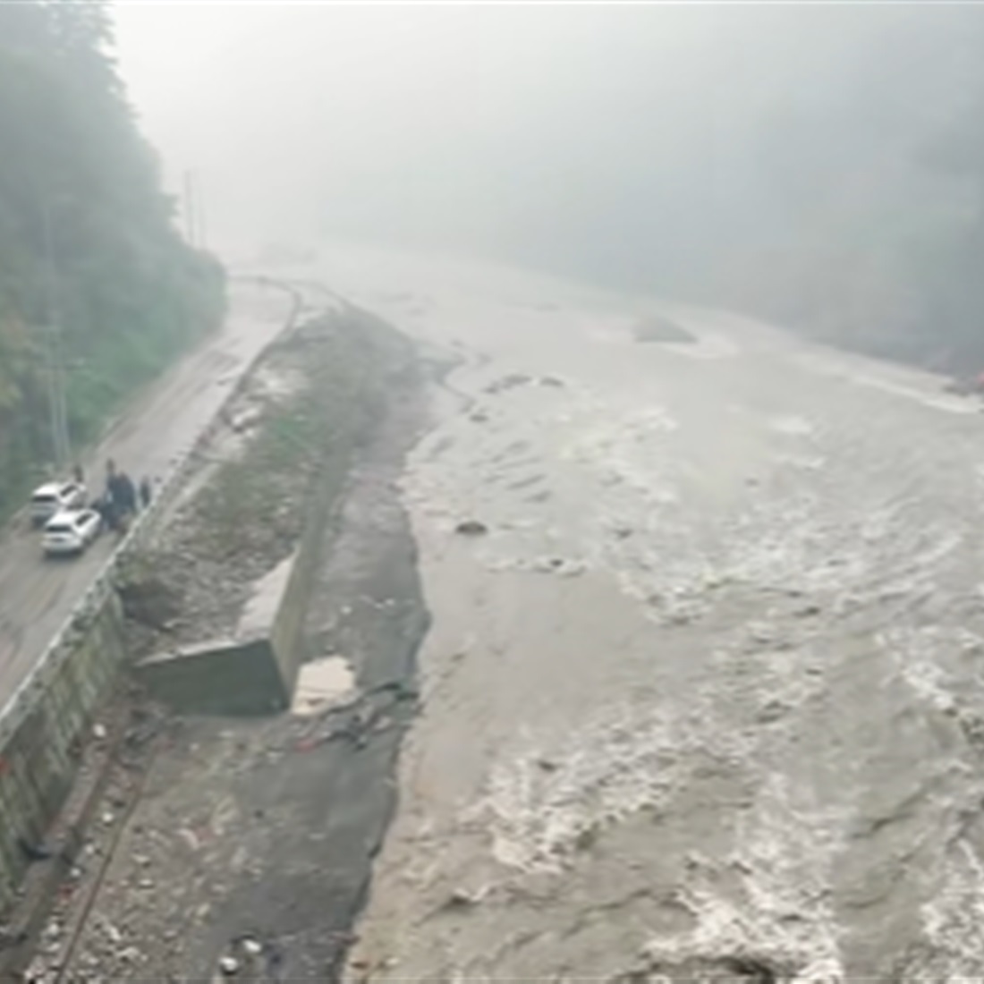 Mudslide Leaves 3 Dead, 265 Missing in Xizang As Search Continues