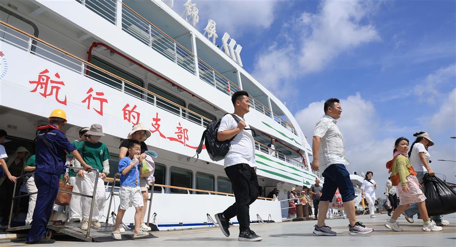 [Weather] Typhoon Saudel to Hit Zhejiang Coast Tomorrow, Shanghai Braces for Night Wind, Rain