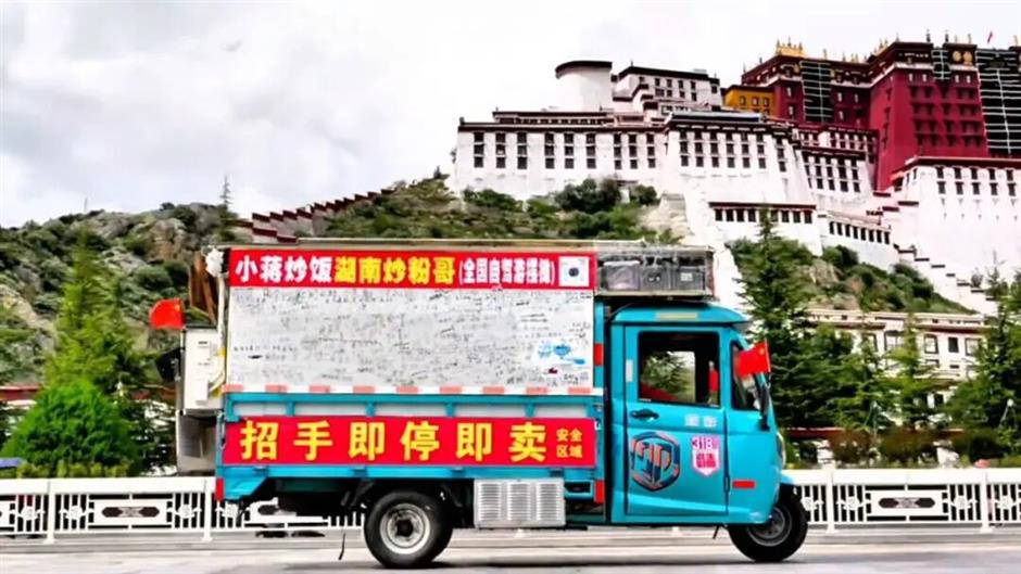 From Wok to Wheels: Chinese Vendor Cooks His Way from Shanghai to Xizang
