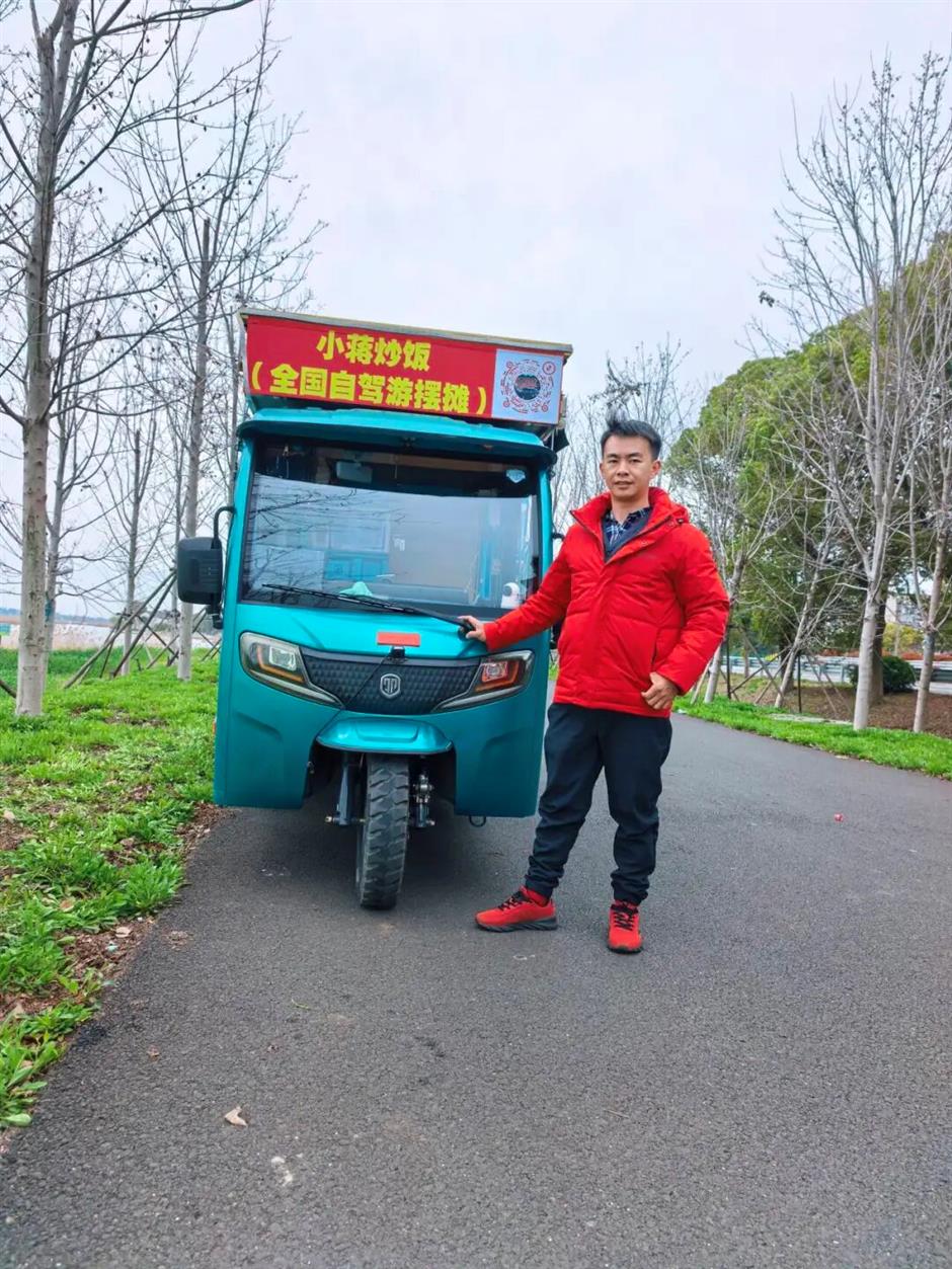 From Wok to Wheels: Chinese Vendor Cooks His Way from Shanghai to Xizang