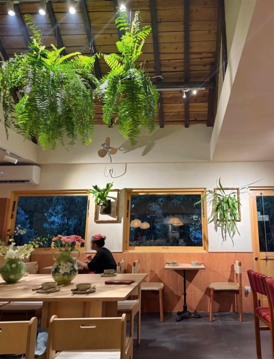[SH Buzz] August 11 NEW Places: Rooftops, French Buffets & JUJU