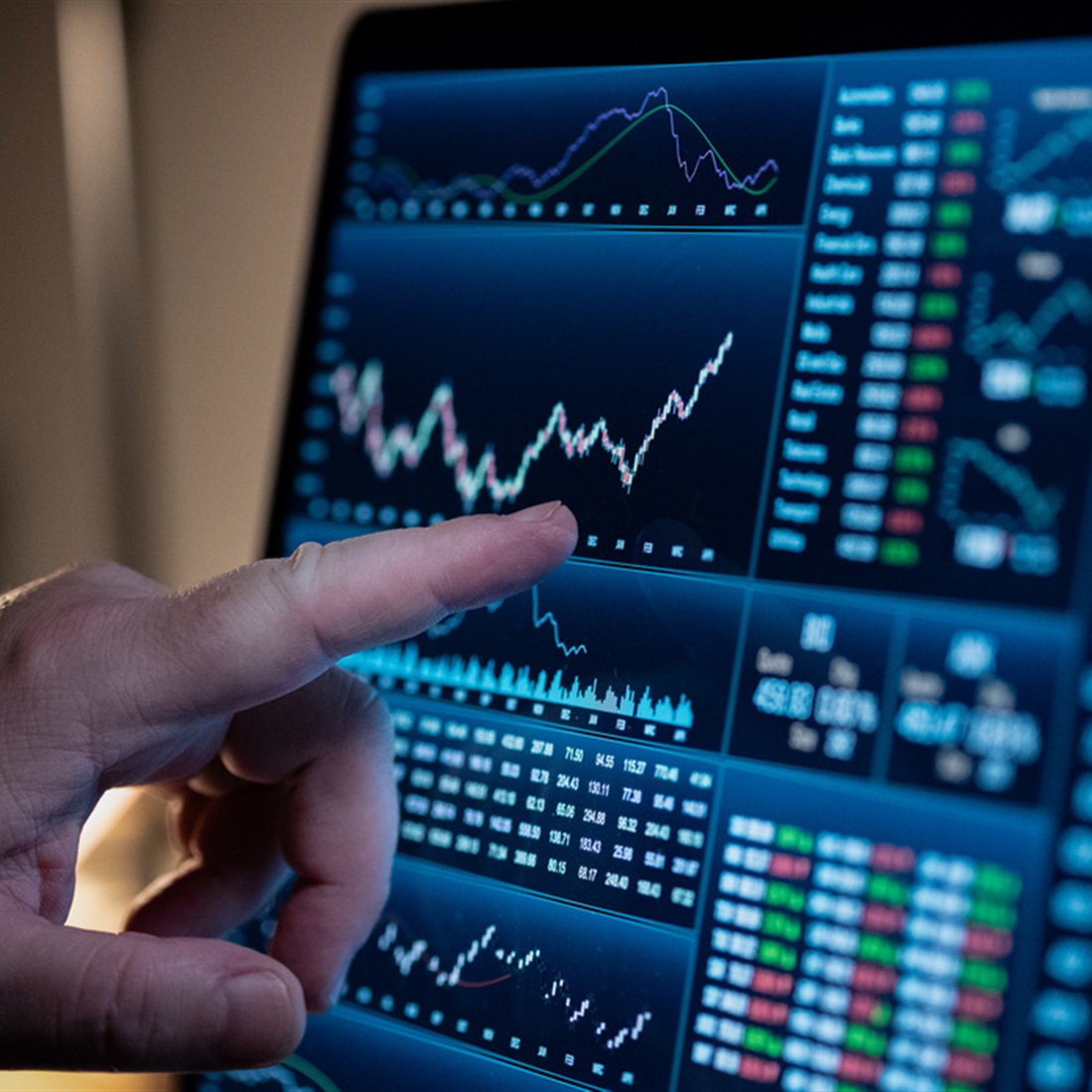 In China Stock Markets, Tech Is the Talking Point but Earnings Also in Play