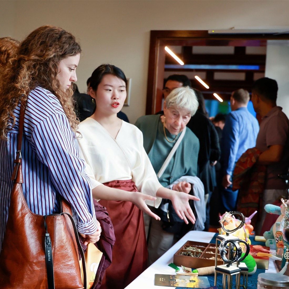 Chinese Culture Center Opens At Hamburg Yuyuan Garden
