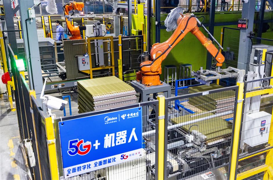 Buried in Chinese Corporate Earnings Reports Is an Emerging AI Dividend