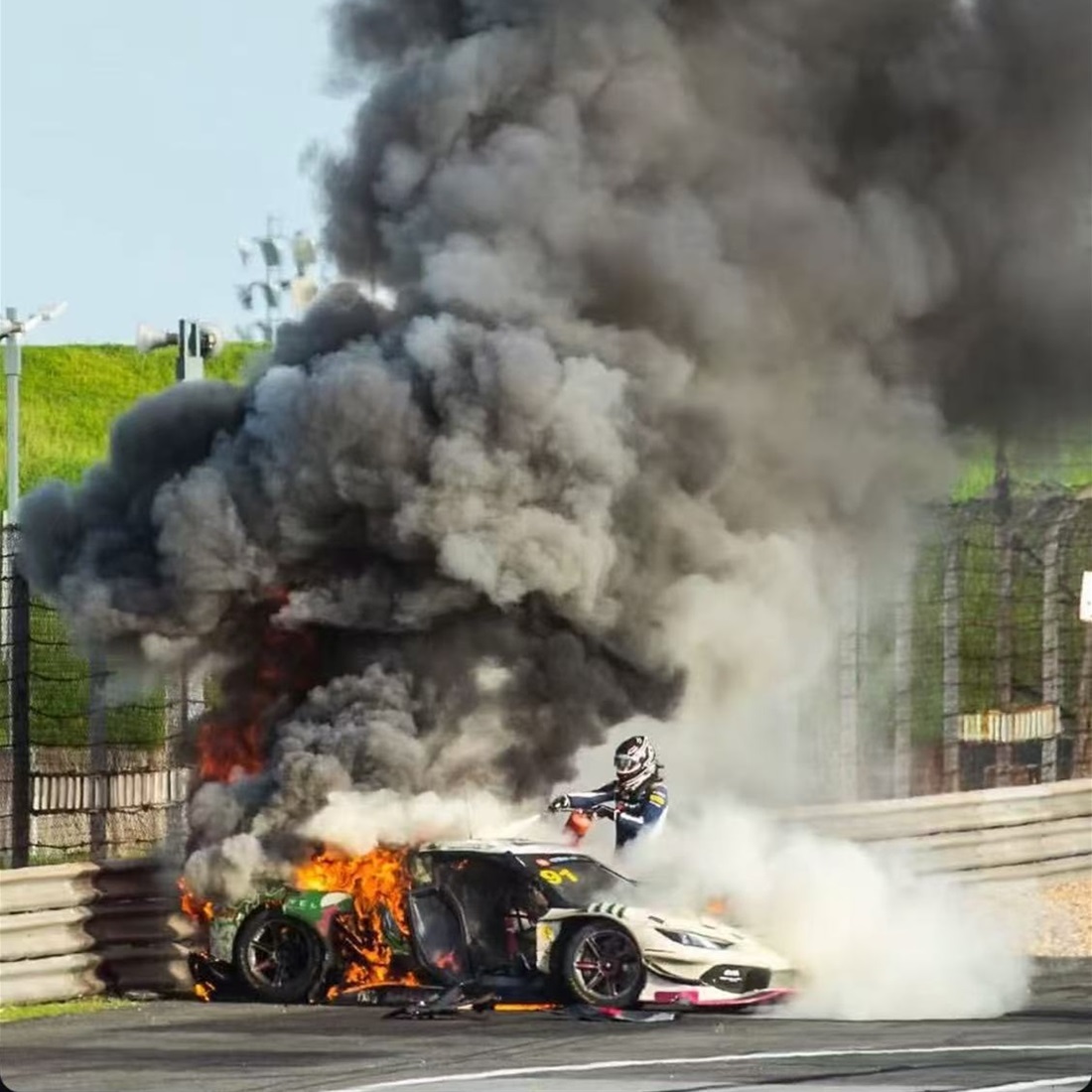 Driver Rescues Rival From Burning Car After China GT Crash