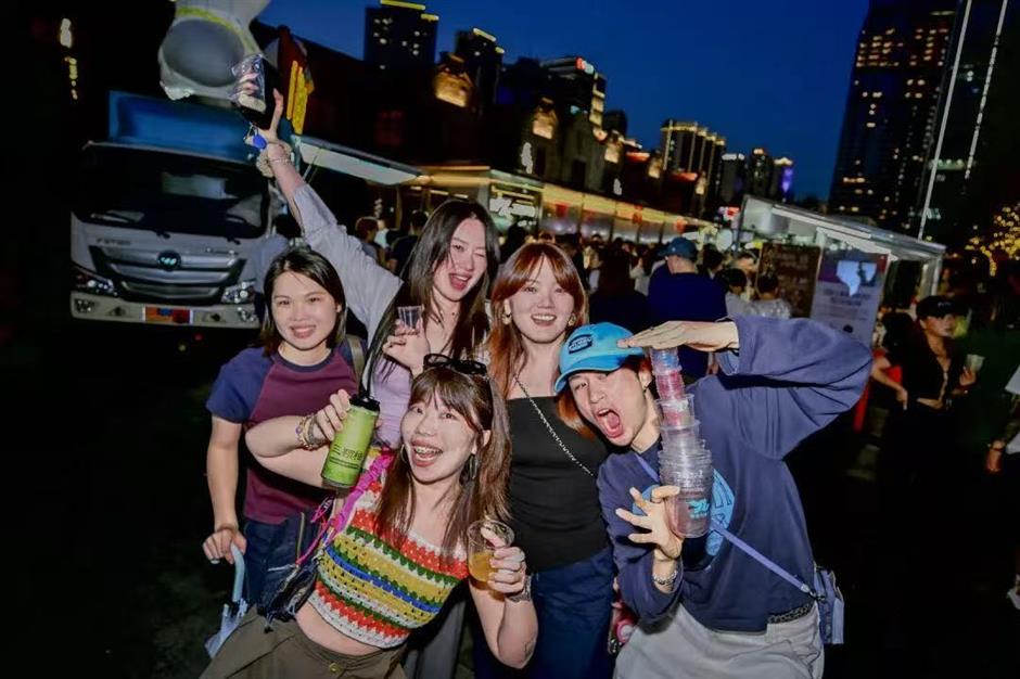Jiuguang Center Hosts 'Mini-Intoxication' Market to Ignite Jing'an's Autumn Nights