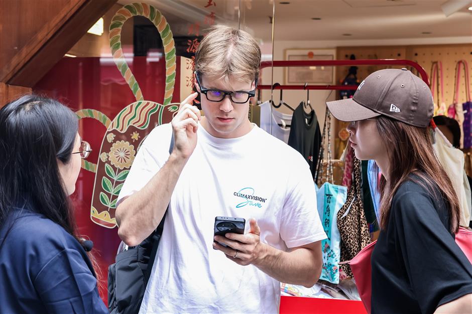 AI Glasses Offer New Way To Explore Yuyuan
