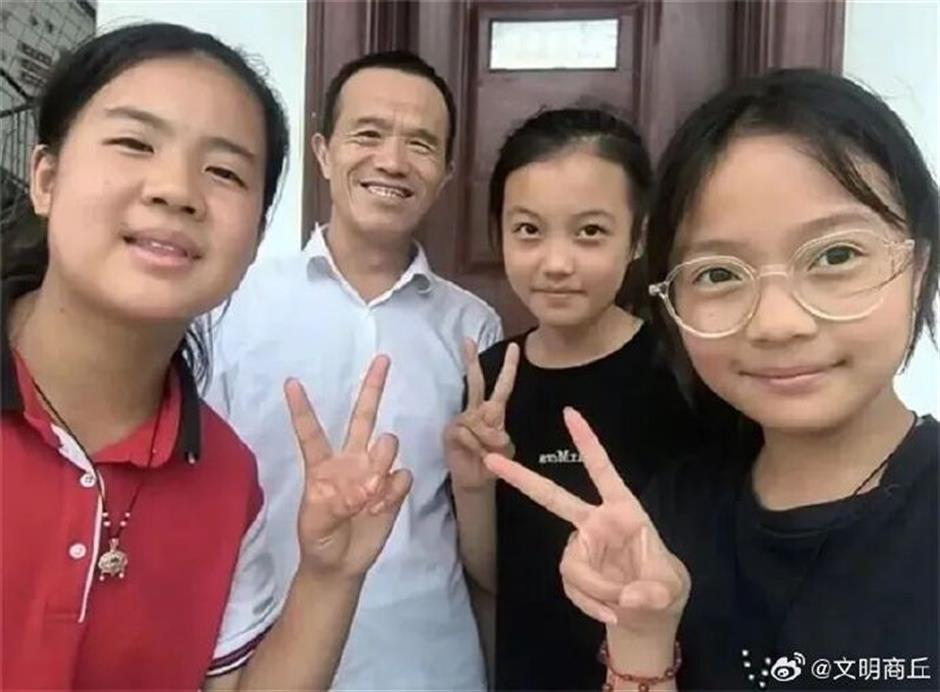 Student Group Honored for 32-Year Reading Relay for Visually Impaired Teacher