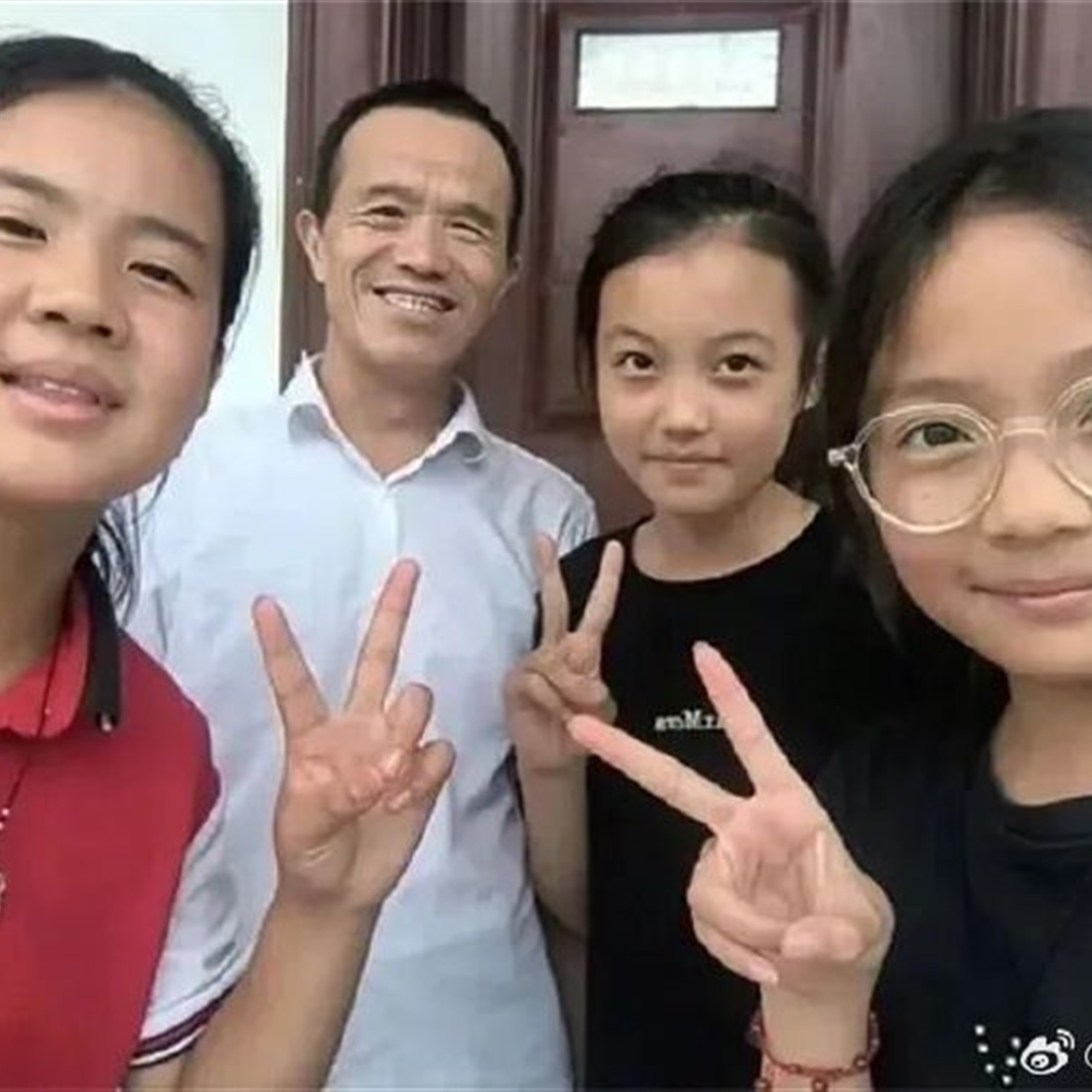 Student Group Honored for 32-Year Reading Relay for Visually Impaired Teacher