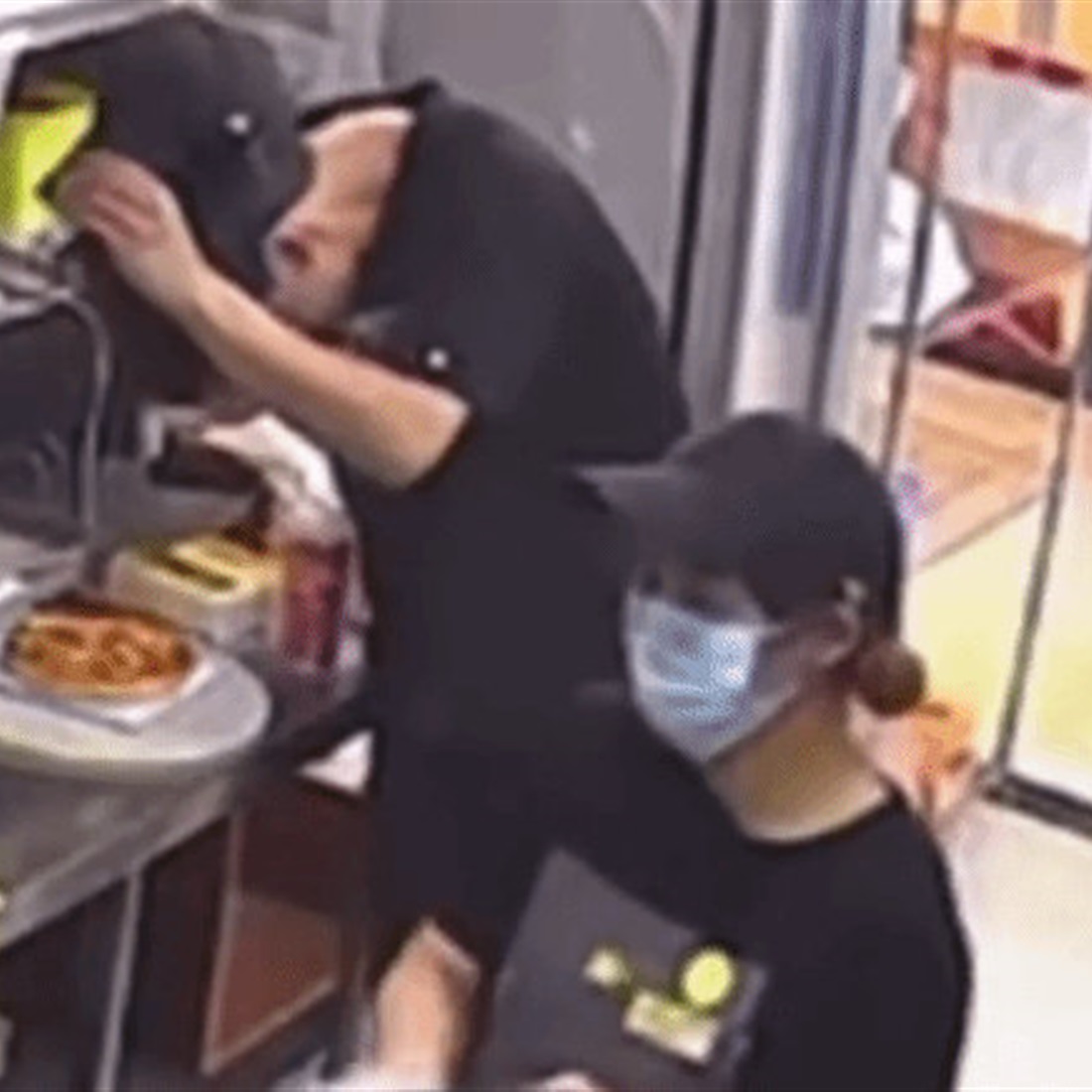 Hangzhou Pizza Shop Employee Detained 7 Days After Dandruff Video