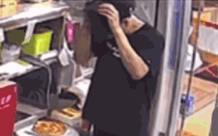 Hangzhou Pizza Shop Employee Detained 7 Days After Dandruff Video