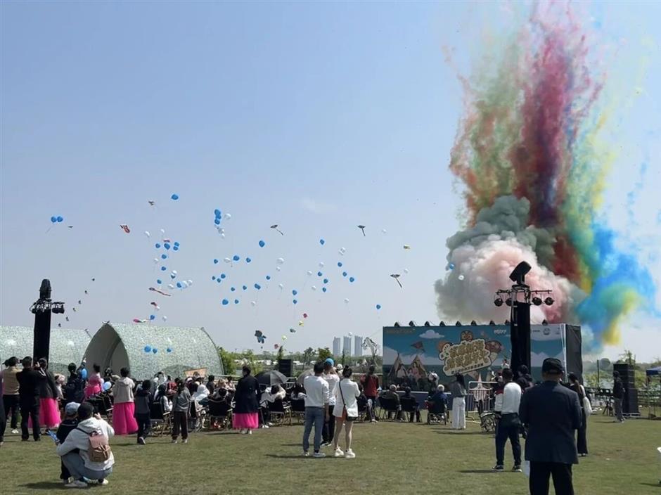 都市流光VS乡野秋韵!潮玩、光影秀与稻田露营一网打尽|乐游上海·中秋国庆
