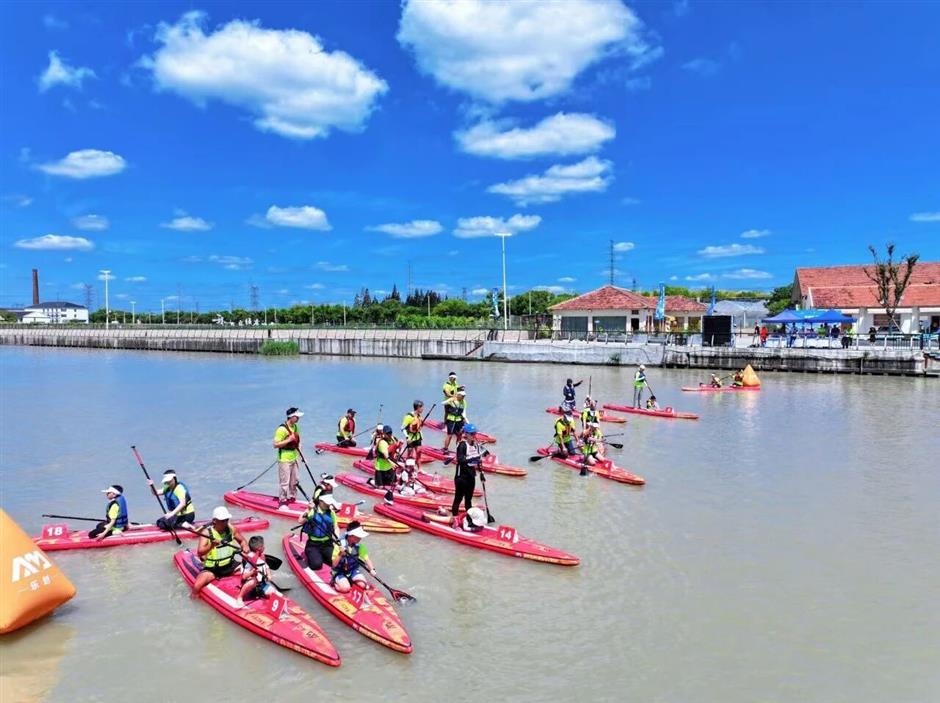 Paddleboarders Compete in Chongming Waters