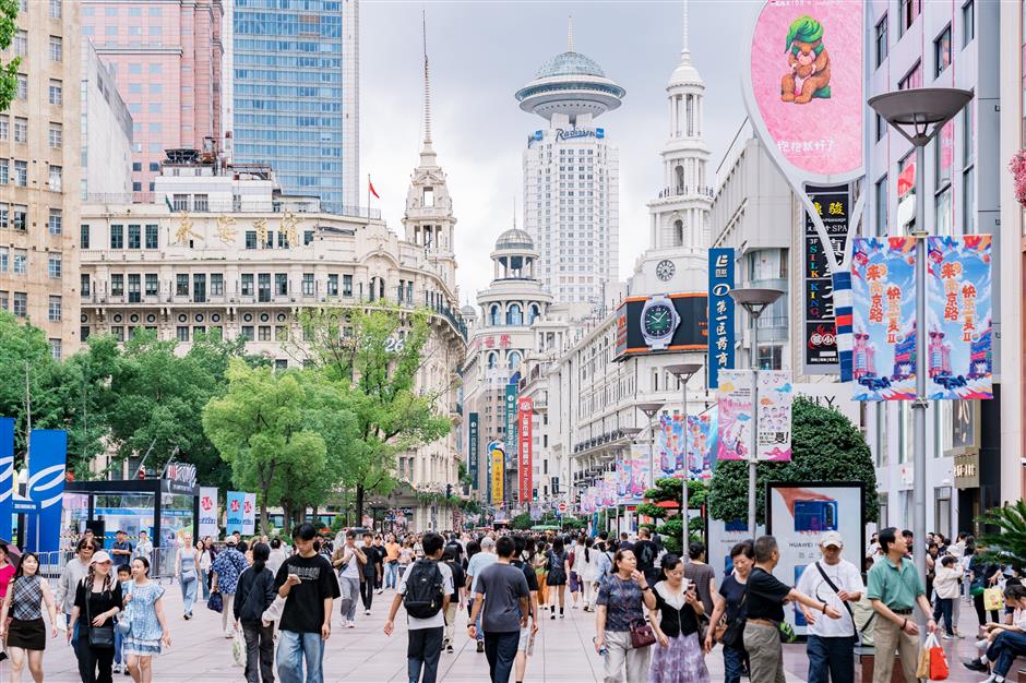 Nanjing Road E. Offers Gold Bars In Holiday Draw