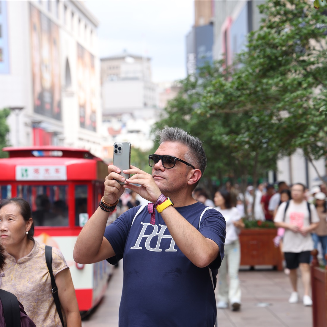 China Launches Nationwide Online Accommodation Registration for Foreigners