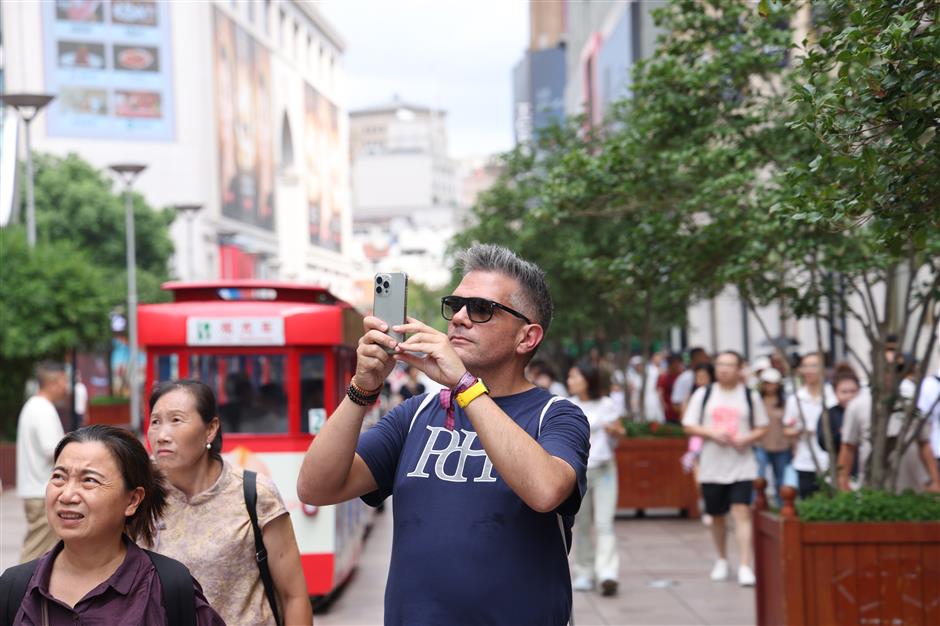 China Launches Nationwide Online Accommodation Registration for Foreigners