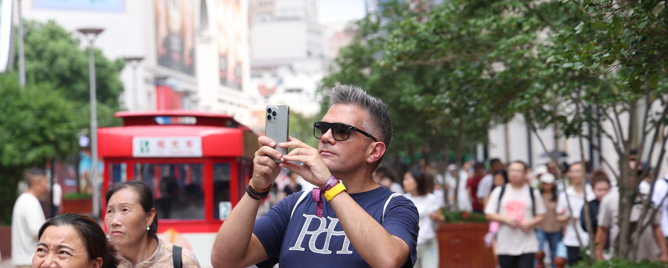 China Launches Nationwide Online Accommodation Registration for Foreigners