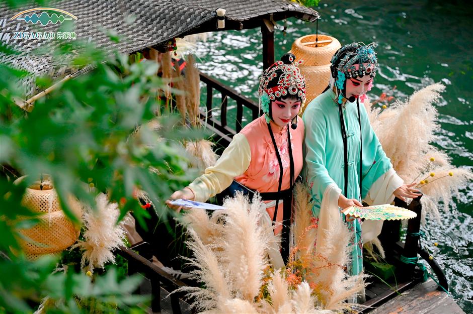 Open-Air Performances in Zhujiajiao Bring Jiangnan Culture To Inbound Travelers
