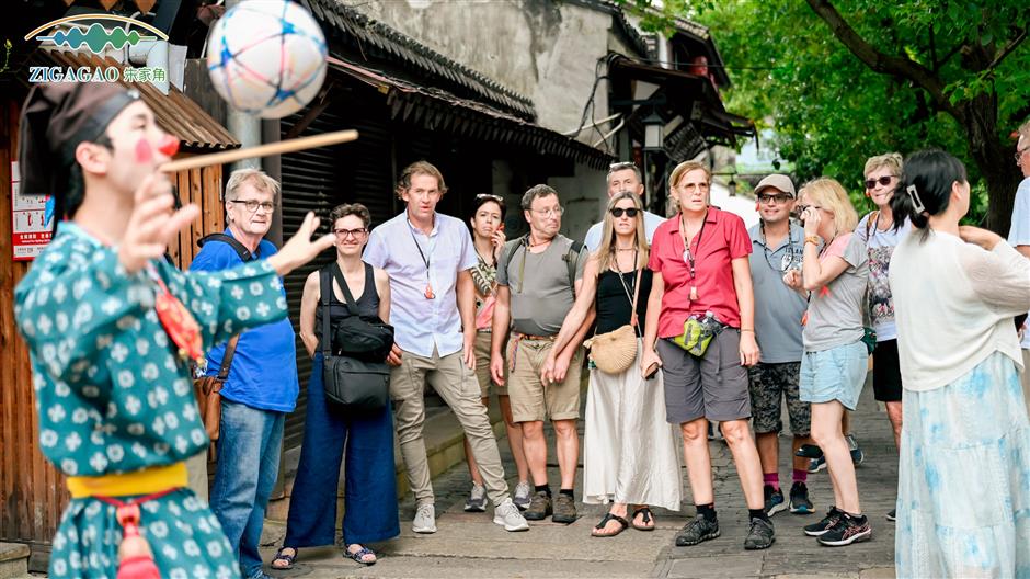 Open-Air Performances in Zhujiajiao Bring Jiangnan Culture To Inbound Travelers