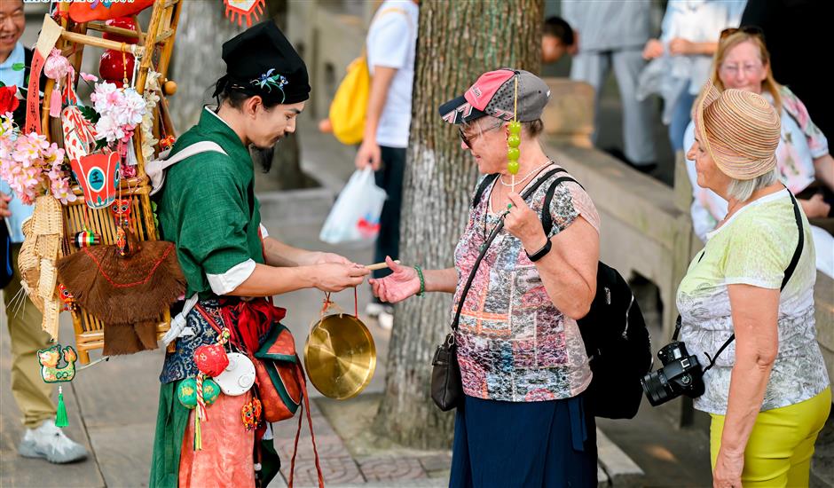 Open-Air Performances in Zhujiajiao Bring Jiangnan Culture To Inbound Travelers