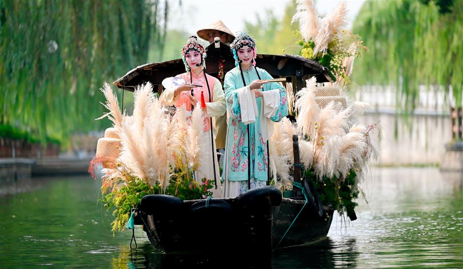 Open-Air Performances in Zhujiajiao Bring Jiangnan Culture To Inbound Travelers